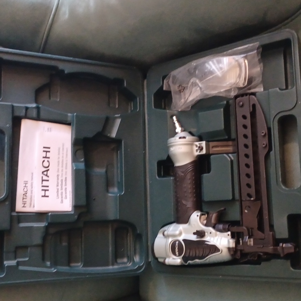 NIB Hitachi stapler